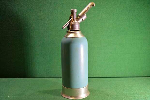 Сифон для газирования воды, СССР. Фото: habartorg.ru
