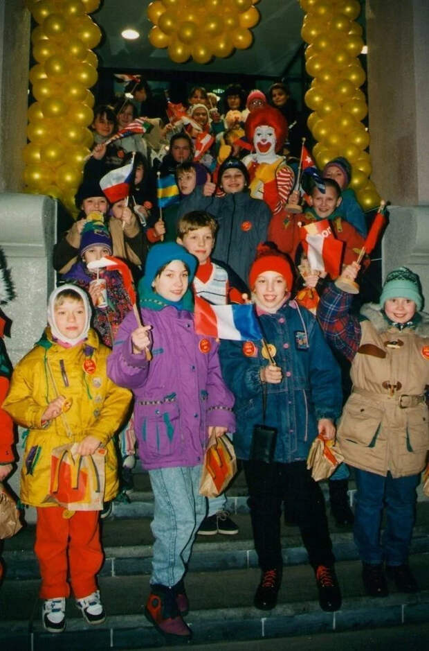 Интересные фотографии 90 -х (часть 29) 90-е, Детство 90-х, Ностальгия, Фотография, Подборка, Знаменитости, Россия, Эпоха, Жан-Клод Ван Дамм, Блестяще, Жанна Фриске, Шура, Линда, Макс Фадеев, Игорь Николаев, Катя Лель, Ирина Салтыкова, Городок, Афганцы, Длиннопост