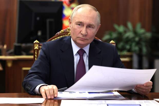 «Востребована не только в РФ, но и за рубежом»: Путин дал поручения по развитию химпромышленности