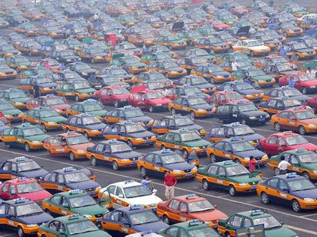 Китаянка сделала предложение возлюбленному с помощью 900 такси