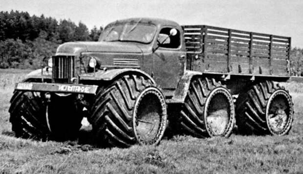 2,5-тонный ЗИЛ-157 на арочных колесах.