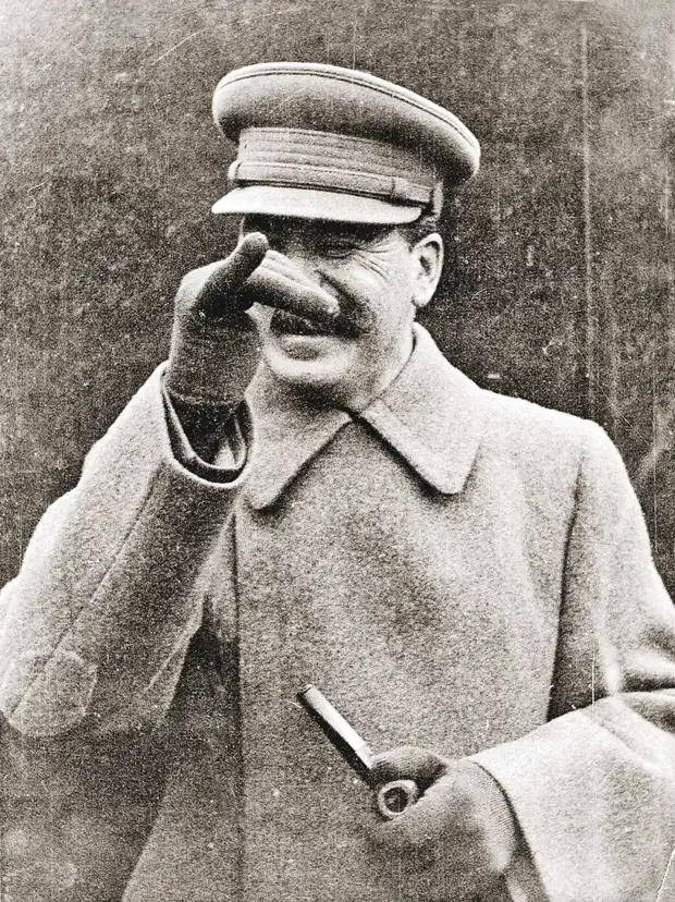 Иосиф Сталин в умах многих - великий вождь или хитрый тиран. Фото: Государственный архив РФ.