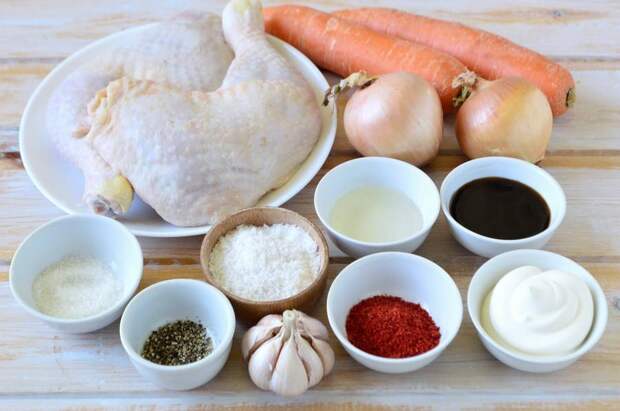 Ингредиенты для приготовления в духовке окорочков с луком и морковью