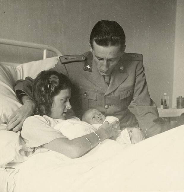 Молодую графиню забрали в гестапо, а ее детей отдали в детский дом. Оказывается, отец графини пытался убить Гитлера