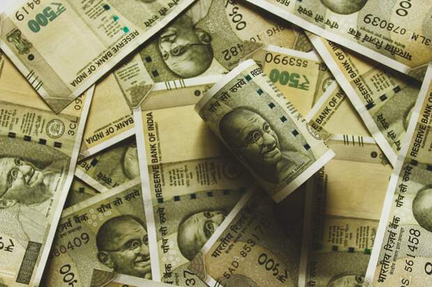 Зависшие в Индии российские рупии предлагают инвестировать в местные акции