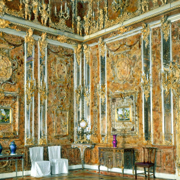 Воссозданная Янтарная комната в Екатерининском дворце. Фото Брэнсон Дэку / Викимедия