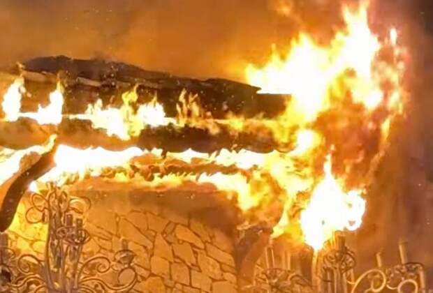 Любимый пятизвездочный отель принца Уильяма загорелся в Куршевеле и попал на видео