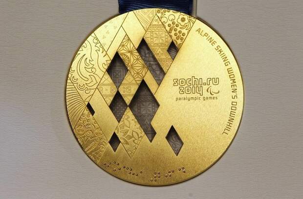 Медали Олимпийских игр в Сочи стали и самыми большими в истории, так как имеют диаметр 10 см, а толщину 1 см.На их изготовление ушло около 3 кг золота, 2 т серебра и 700 кг бронзы. зимние игры, олимпиада, факты