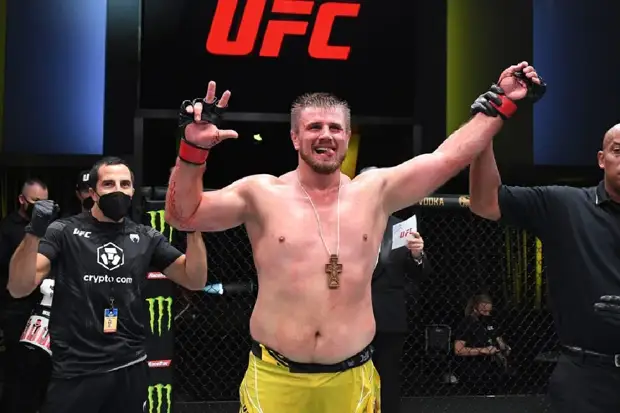 Романов победил Шермана и одержал в UFC пятую победу