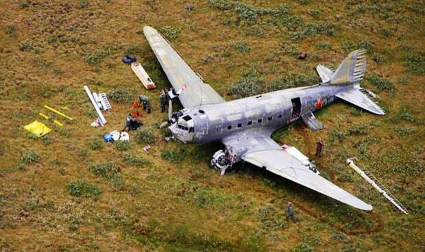 В 1947 году этот самолёт с 30-ю пассажирами на борту рухнул в тундре, спустя 70 лет он был найден. История Дугласа С-47