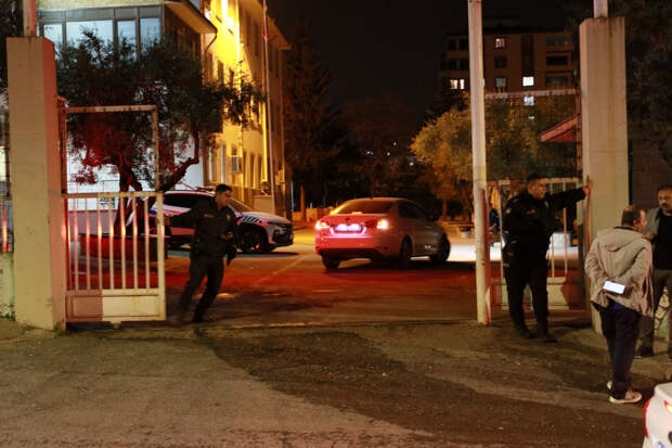 Учительница в турецкой школе защищала детей во время стрельбы