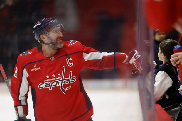 Жена Овечкина показала реакцию арены "Вашингтона" на 1000-ю шайбу россиянина