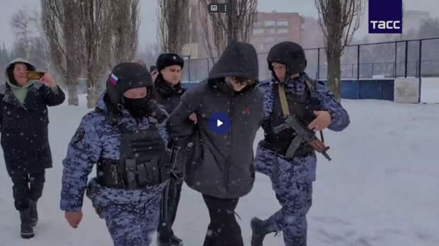 Нет — либеральничанью с подростками, да — строгому воспитанию