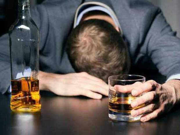 Как бороться с алкоголизмом: мнения психиатра и нарколога - МК ...