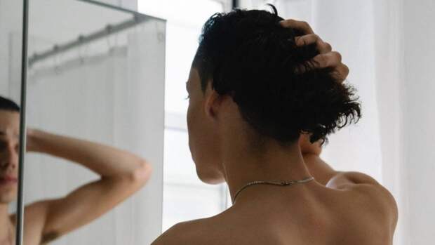 Психологи поддержали эзотериков в убеждении об опасности сна возле зеркала