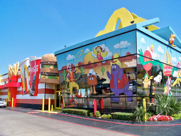 12 фото самых необычных зданий McDonald’s всего мира