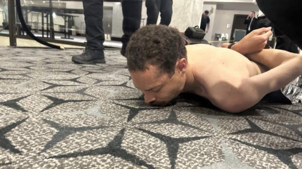 Стрелявшего на приеме в Вашингтоне официально обвинили в покушении на Трампа