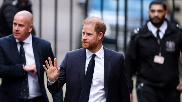 Король не нашел времени: детали визита принца Гарри в Лондон