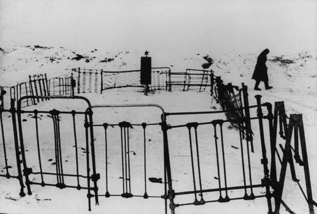 Братская могила, Сталинград, 1943 год