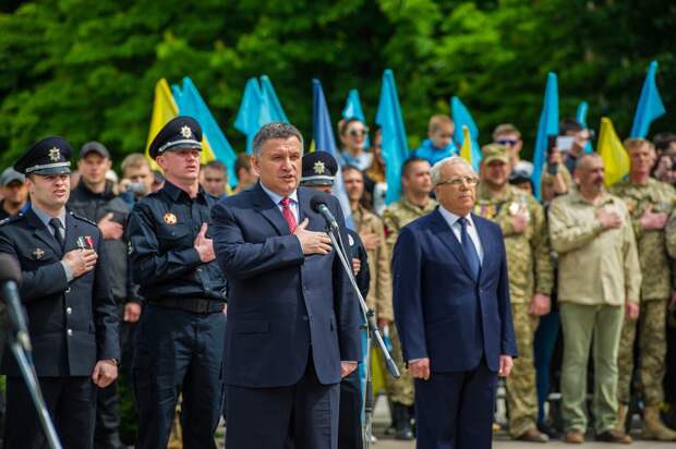 США мощным пиаром возвращают Авакова в украинскую политику США мощным пиаром возвращают Авакова в украинскую политику