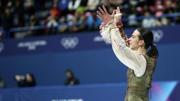 Гуменник оставил автограф на стене олимпийцев в Милане