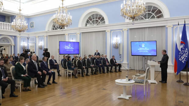 Медведев пригласил экспертов к созданию новой народной программы «Единой России»