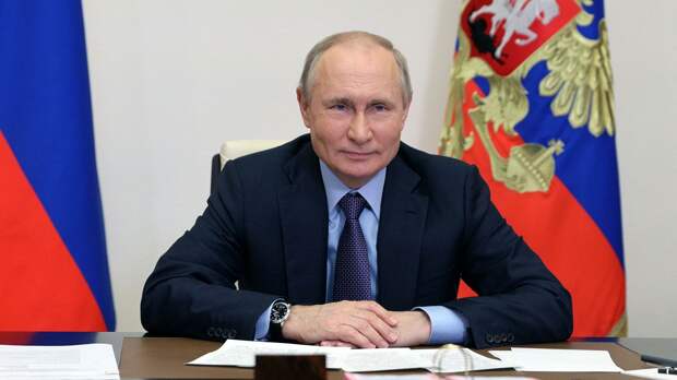 Путин обратился к жителям страны с поздравлением в Днем России 