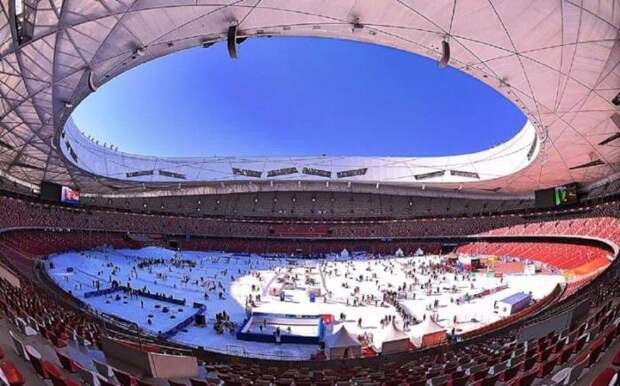 Из-за нехватки стали от сдвигаемой крыши пришлось отказаться (National Stadium, Пекин). | Фото: vertaki.com.ua.