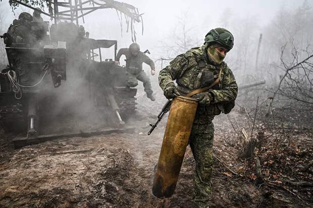«Мы начинаем продвигаться быстрее» Военный аналитик Василий Кашин — об итогах 2025 года в зоне СВО и будущем переговоров по…