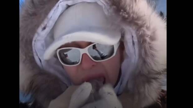 Вика Цыганова вслед за Shaman облизала Байкал, но приклеилась языком ко льду