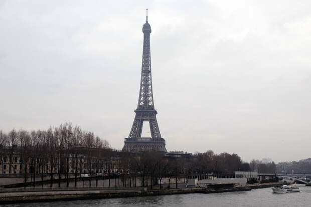 Эксперт Иванов: Франция берет на себя большие обязательства по обороне в рамках НАТО и в рамках Европы