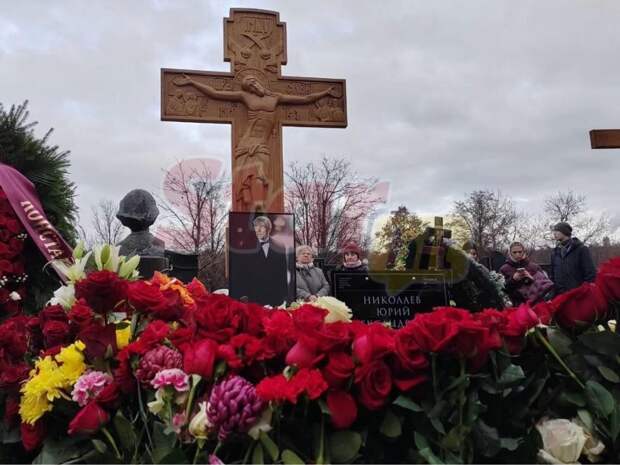 Могила Юрия Николаева на Троекуровском кладбище