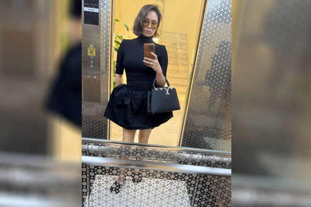 Экс-гимнастка Ляйсан Утяшева снялась в облегающем топе и мини-юбке