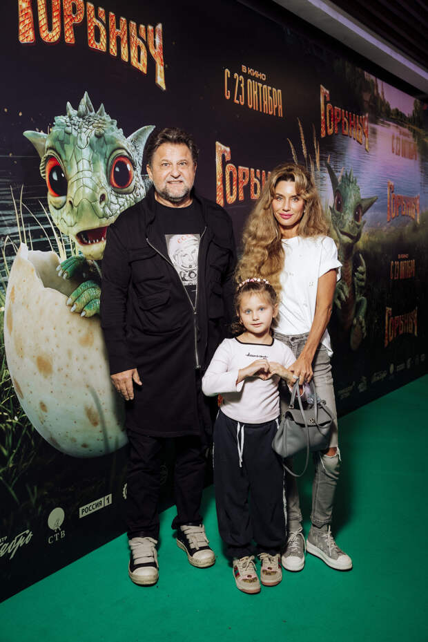 Чешуйчатый друг: Александр Петров, Ольга Дибцева и Сергей Маковецкий Чешуйчатый друг: Александр Петров, Ольга Дибцева и Сергей Маковецкий