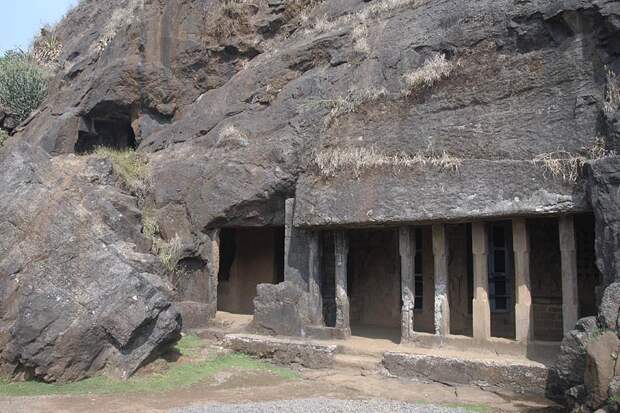 Пещерный буддистский монастырь Бхаджа (Bhaja caves)