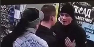 В харьковском супермаркете покупатель ударил кассира ногой по лицу, но его ждала расправа