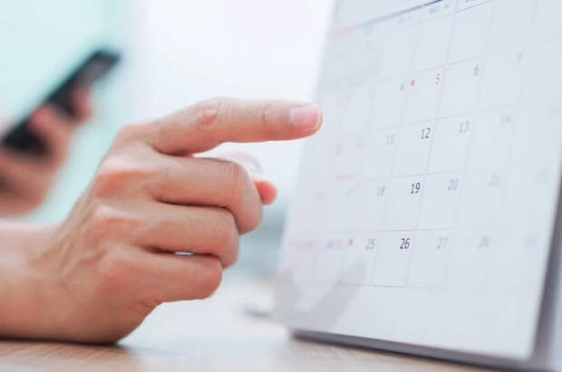 Россиянам сказали, как три выходных на 23 февраля повлияют на зарплату