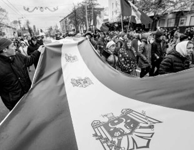 Санду заставила молдаван говорить на чужом языке