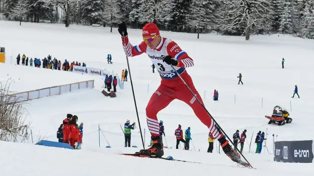 Большунов занял третье место в масс-старте на «Тур де Ски»