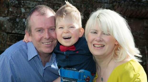 Ему купили гроб еще до рождения: как живет мальчик, появившийся на свет без мозга