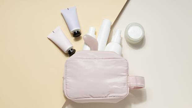 Молодежь начала носить с собой «тревожные косметички»