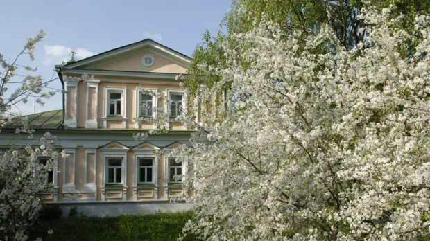 В музее-заповеднике Есенина открылась посвящённая поэту выставка