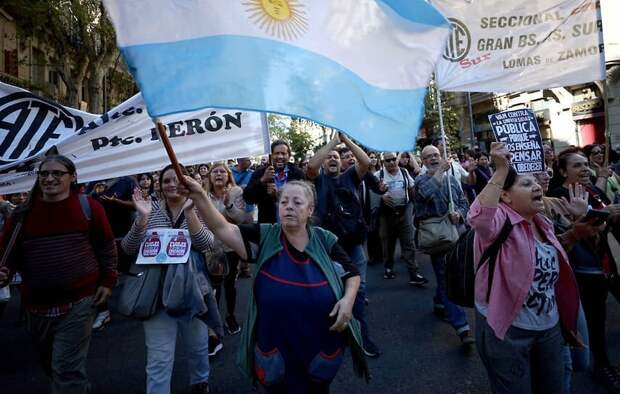 Миллион аргентинцев вышли на протесты из-за реформы Милея