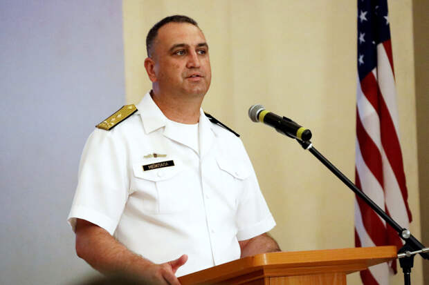 Командующего ВМС Украины Неижпапу объявили в международный розыск