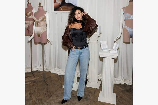 Жена Прилучного похвасталась нарядом за 300 тысяч рублей