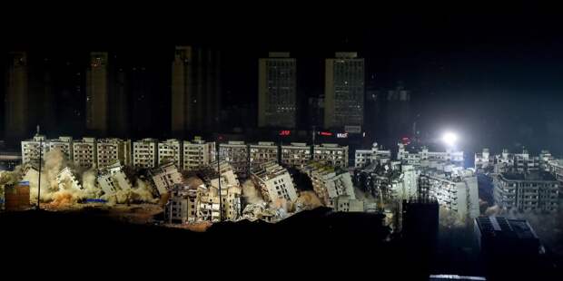 19 многоэтажек снесли за один раз в Китае