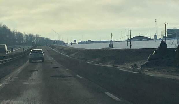 Растаял снег и асфальт: водители ужаснулись состоянием дороги из Москвы в Шацк