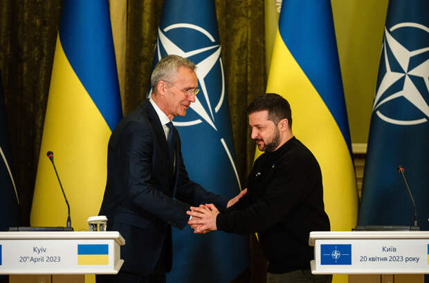 Страны западного блока должны перестать унижать украинское руководство, и уже в этом году предоставить...