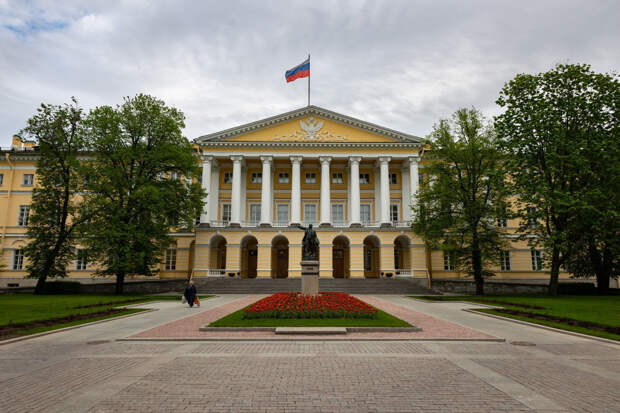 «Единая Россия» сегодня решит, кто представит партию на выборах губернатора Петербурга