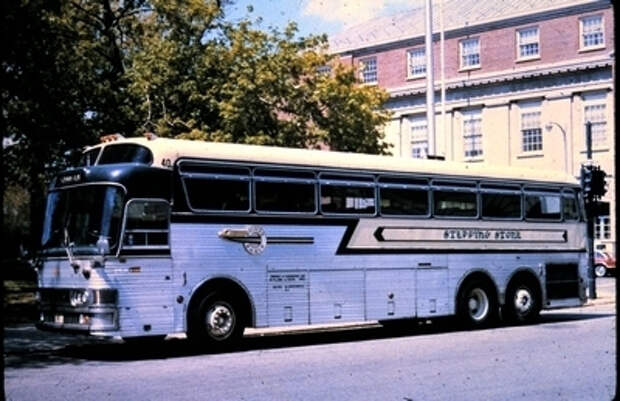 01 Eagle Bus